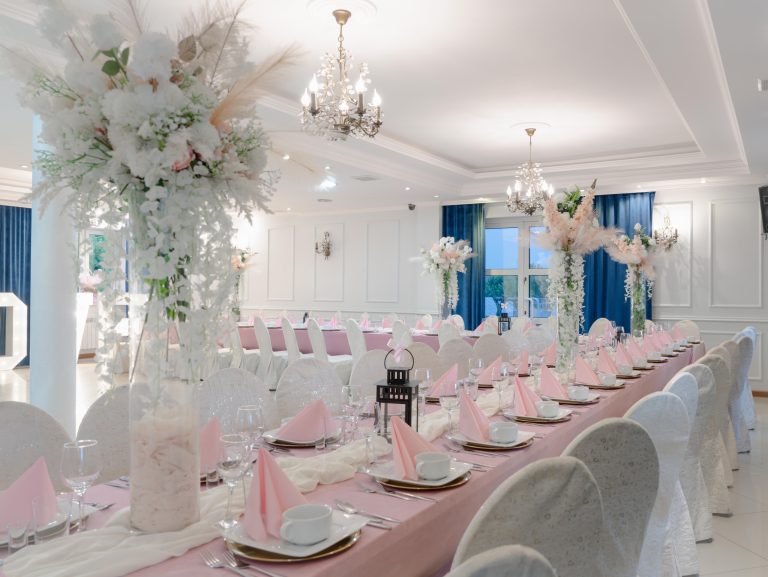 Read more about the article Imprezy okolicznościowe Łomża – Restauracja Wielbut w Konarzycach